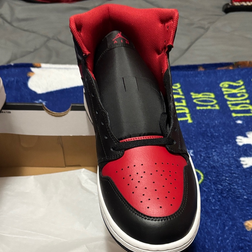 Jordan Athletic Shoes Black Red - Picture 2 of 8